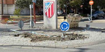 El Ayuntamiento refuerza la rotonda de la Unión Deportiva Santa Marta para evitar hundimientos