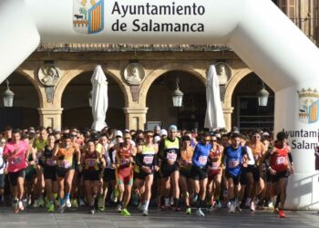 2.000 corredores se unen en contra de la violencia de género por las calles de Salamanca