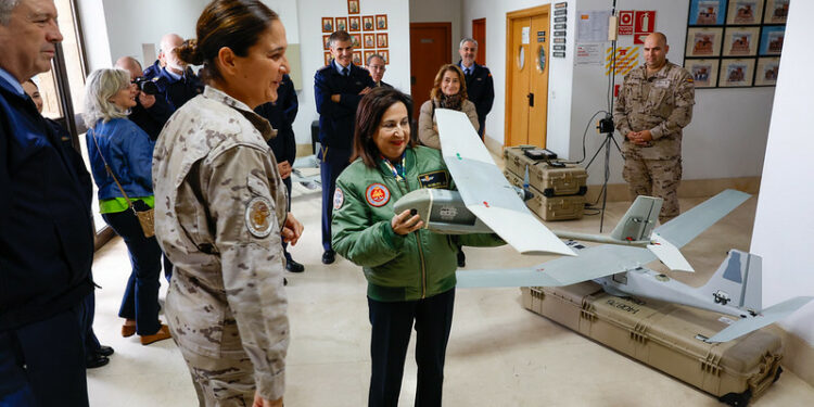 La ministra de Defensa, Margarita Robles, visita las instalaciones del Grupo de Escuelas de Matacán