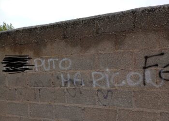 Aldeaseca aparece con pintadas que atentan contra la dignidad de un menor del municipio: “Hay una indignación generalizada”