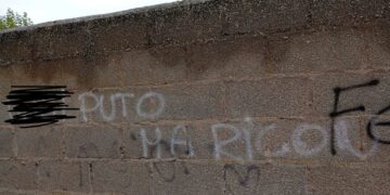 Aldeaseca aparece con pintadas que atentan contra la dignidad de un menor del municipio: “Hay una indignación generalizada”