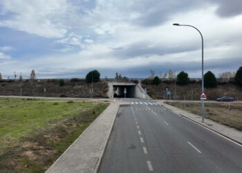 El Ayuntamiento desmiente las informaciones sobre los reductores de velocidad instalados en el año 2022 en la intersección de los caminos de Carbajosa y Calvarrasa