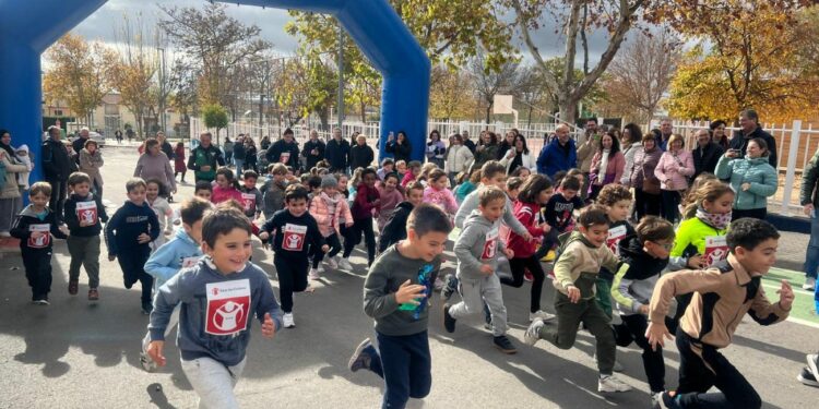 El CRA La Flecha vuelve a recorrer kilómetros de solidaridad en su 22ª carrera Save the Children