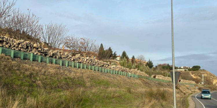 Adif comenzará la retirada de las traviesas amontonadas en Cabrerizos a partir del martes 25