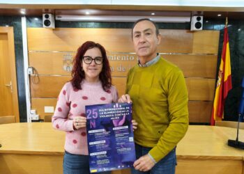 Carbajosa conmemora el 25N  con juegos, deporte, manifiesto y pegada de carteles contra la violencia de género