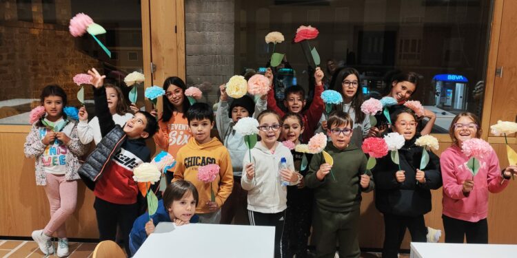 Comienzan las actividades especiales del mes para niños y mayores de Carbajosa con salidas culturales y talleres de manualidades