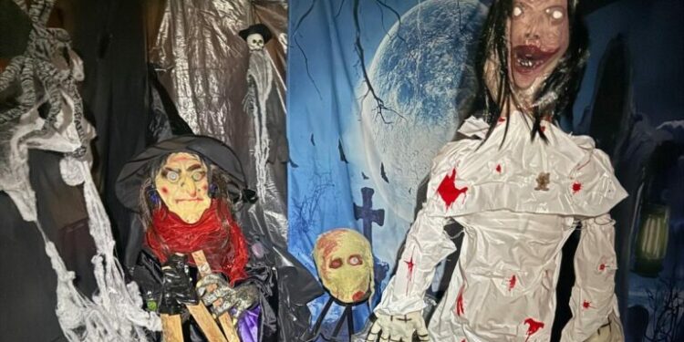 Más de un centenar de niños participan en las terroríficas actividades de Halloween en Carrascal