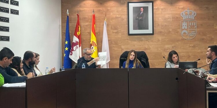 Castellanos estudia la construcción de un rotonda en la N-620 en el acceso sur al municipio para continuar la ronda exterior