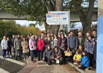 Más de medio centenar de personas descubren la nueva Ruta ‘Los Puentes del Arte’ en la primera visita guiada por este paraje natural de Santa Marta