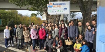 Más de medio centenar de personas descubren la nueva Ruta ‘Los Puentes del Arte’ en la primera visita guiada por este paraje natural de Santa Marta