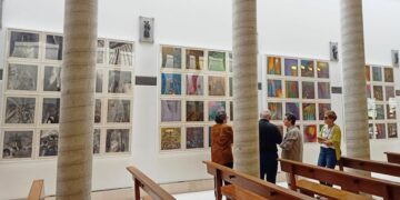 El arte llega a la parroquia de Santa Marta con los 64 grabados de ‘Las catedrales mágicas’ donados por José Fuentes