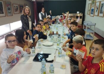 Los escolares de Santa Marta aprenden a comer sano en los talleres de desayunos saludables en la Escuela de Hostelería