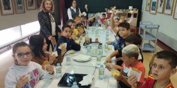Los escolares de Santa Marta aprenden a comer sano en los talleres de desayunos saludables en la Escuela de Hostelería
