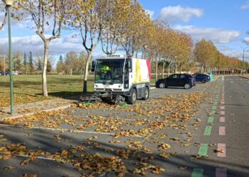 Villamayor refuerza la limpieza y retirada de hojas en las urbanizaciones Vega de Salamanca y Gudino