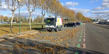 Villamayor refuerza la limpieza y retirada de hojas en las urbanizaciones Vega de Salamanca y Gudino