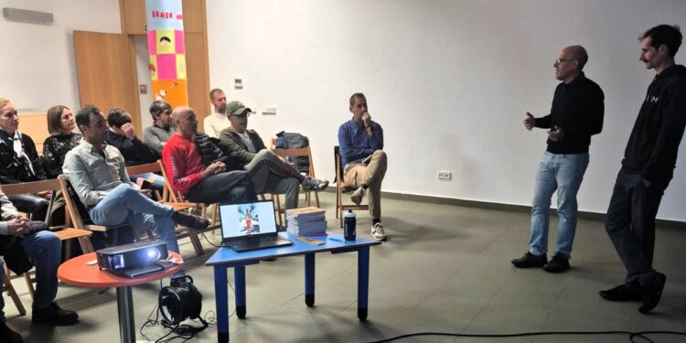 El ultracorredor Juan Dual cuenta en Villamayor su testimonio y la fuerza del deporte para seguir viviendo sin algunos órganos