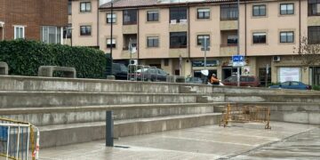 Villamayor renueva la pista deportiva de Piedra Dorada: iluminación, reposición del vallado y pintura y cierre perimetral para ofrecer las mejores condiciones de uso