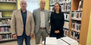 Albino Hernández, el vecino de Villares que ha dedicado una década de su vida a recopilar la historia del municipio desde el siglo XVII