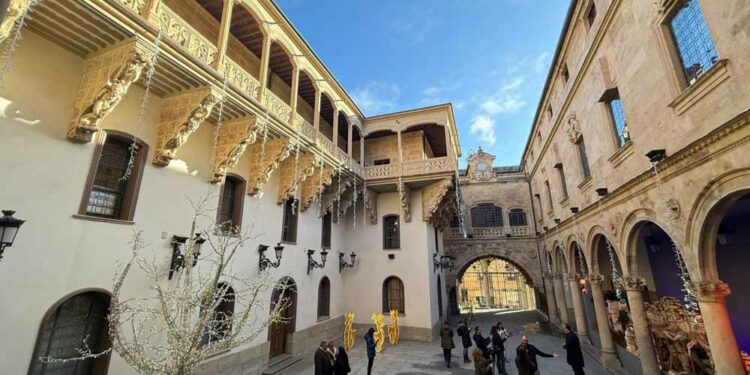 El Área de Cultura de la Diputación presenta en el Patio de La Salina el Belén Monumental de la Asociación La Morana