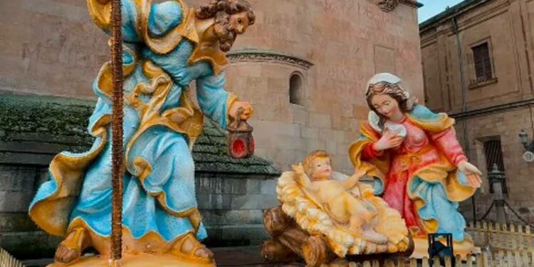 Salamanca presenta los belenes navideños de la Torre de los Anaya y la Fonda de la Veracruz
