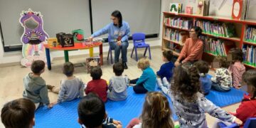 El ‘Ratón de Biblioteca’ vuelve a Doñinos para animar a leer a niños y jóvenes