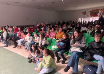 Los vecinos de Doñinos, fieles a su cita navideña con el tradicional Festival Solidario que inicia las fiestas