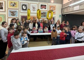 Los alumnos del colegio Martín Gaite cierran las actividades del aniversario de la escritora salmantina