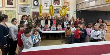 Los alumnos del colegio Martín Gaite cierran las actividades del aniversario de la escritora salmantina