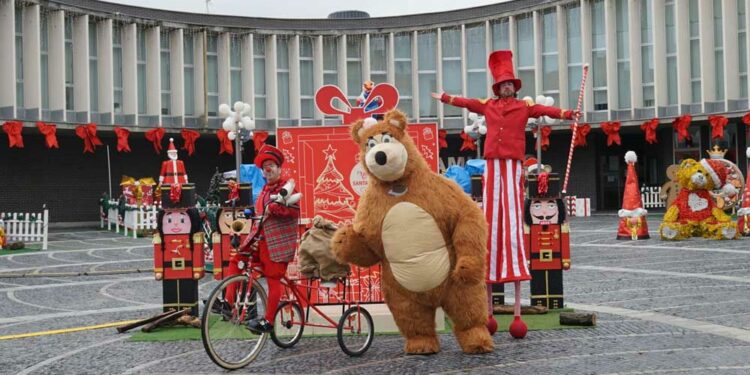 Pasacalles, pintacaras y talleres para los más pequeños en la Villa Navideña de Santa Marta