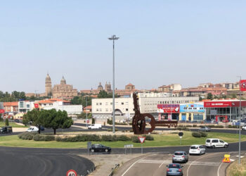 Herida una mujer de 43 años en una colisión entre dos vehículos en la rotonda de Las Llaves de Santa Marta