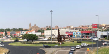 Herida una mujer de 43 años en una colisión entre dos vehículos en la rotonda de Las Llaves de Santa Marta