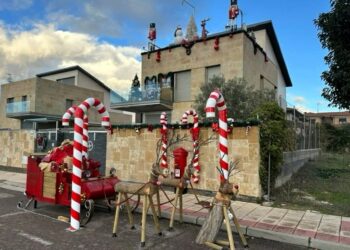 La decoración de la casa de ‘Santi Claus’ anuncia la llegada de la Navidad en Cabrerizos