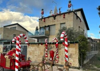 La decoración de la casa de ‘Santi Claus’ anuncia la llegada de la Navidad en Cabrerizos