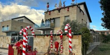 La decoración de la casa de ‘Santi Claus’ anuncia la llegada de la Navidad en Cabrerizos