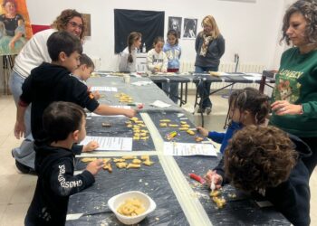 Divertido taller familiar de elaboración de galletas navideñas en Cabrerizos
