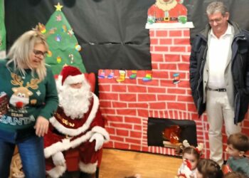 La esperada visita de ‘Santi Claus’ inicia la Navidad de los escolares de Cabrerizos