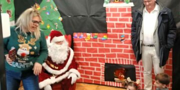 La esperada visita de ‘Santi Claus’ inicia la Navidad de los escolares de Cabrerizos