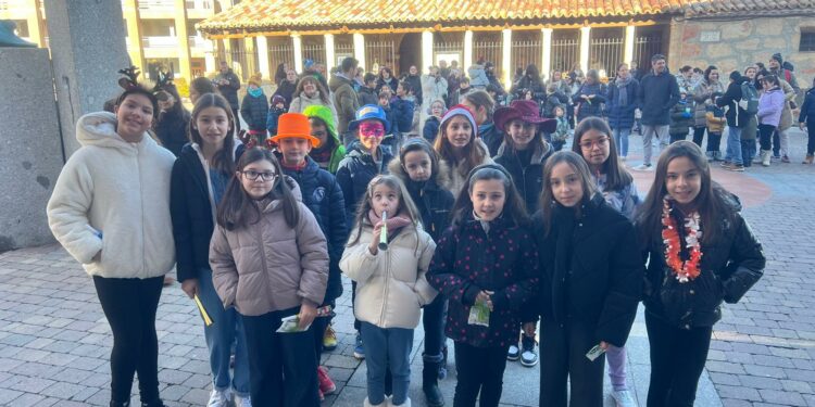 La tradicional Nochevieja infantil reúne a los niños de Carbajosa para dar la bienvenida adelantada a 2026