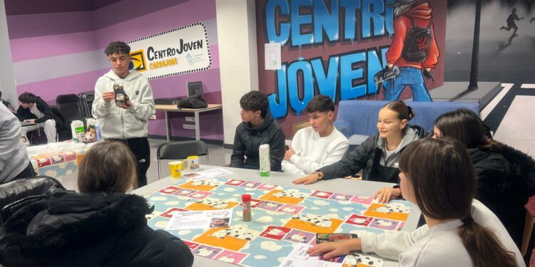 Los jóvenes de Carbajosa disfrutan de una dulce chocolatada navideña