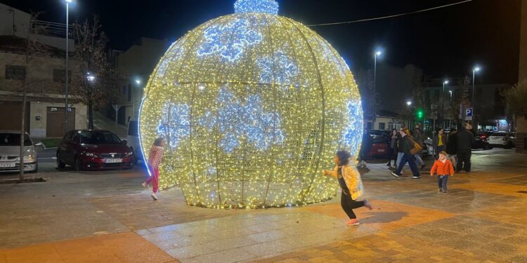 El encendido de las luces abre las puertas a la Navidad en Carbajosa
