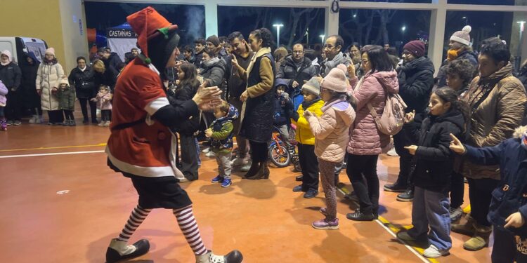 La animación musical y circense se unen a la degustación de 100 kilos de castañas asadas en Castellanos