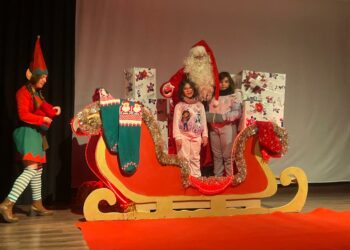 Los niños de Castellanos reciben la visita de Papá Noël