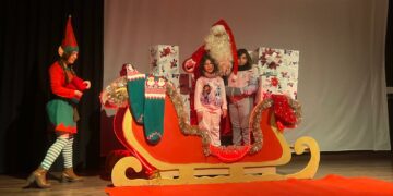 Los niños de Castellanos reciben la visita de Papá Noël