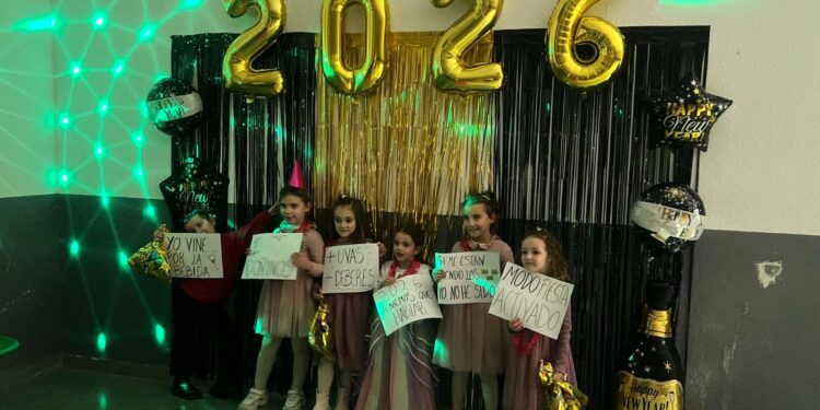 Un centenar de niños celebran las primeras minicampanadas en Doñinos