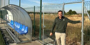 Adjudicada la instalación de las gradas desmontables en el campo de fútbol El Salinar de Villamayor