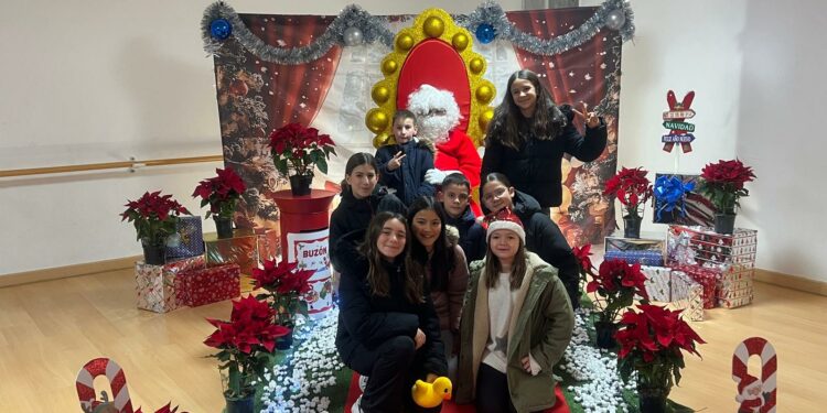 Papá Noël recibe a los niños de Villamayor