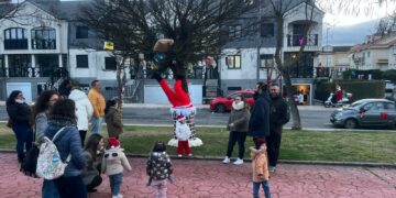 Los vecinos de Las Bizarricas celebran su particular cabalgata de Papá Noël