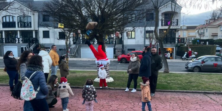 Los vecinos de Las Bizarricas celebran su particular cabalgata de Papá Noël