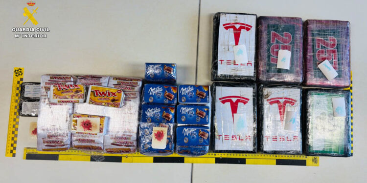 La Guardia Civil detiene a un hombre de 31 años e interviene 6,6 kilos de cocaína y 13,1 kilos de hachís