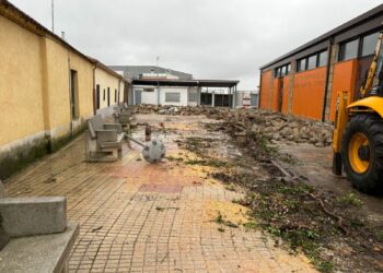 Comienzan las obras de urbanización de la plaza de acceso al Edificio Sociocultural de Doñinos